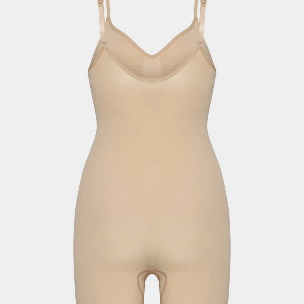 Aritzia Nude Full-Body Shaping Short Bodysuit - Picture 9 of 10